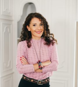 Çift ve Yetişkin Terapisti Burcu Akdemir